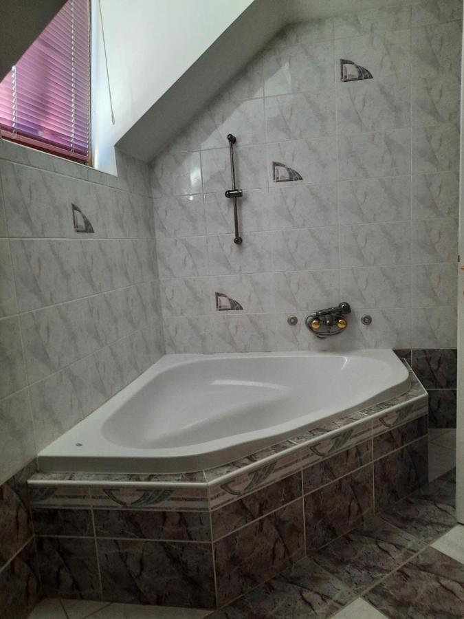 Rooms Cehovin Postojna Bagian luar foto