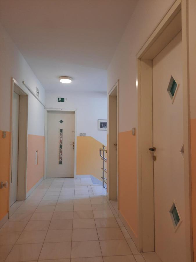 Rooms Cehovin Postojna Bagian luar foto