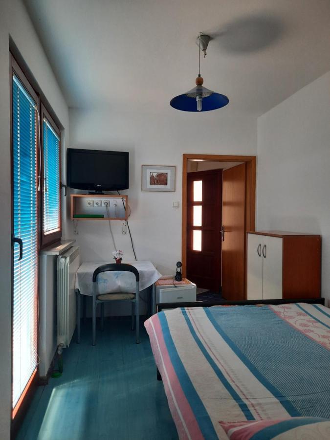 Rooms Cehovin Postojna Bagian luar foto