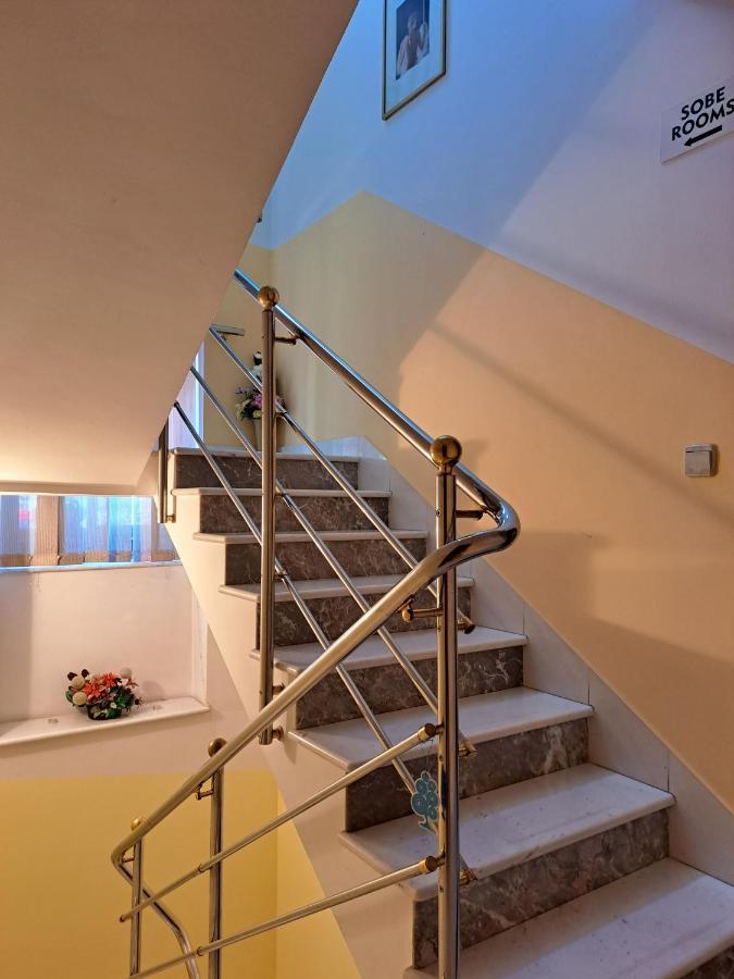 Rooms Cehovin Postojna Bagian luar foto